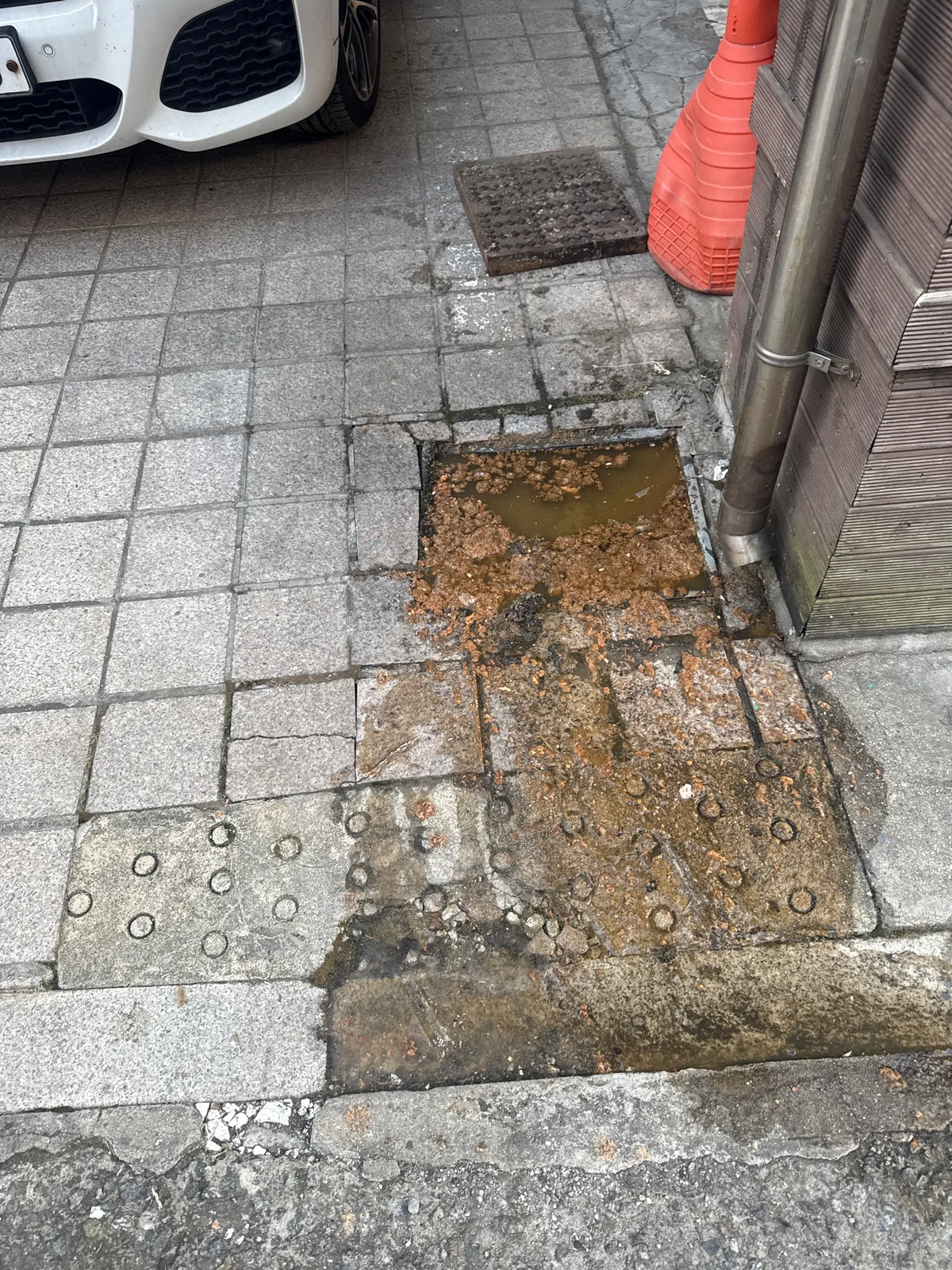 울진군 배수구에서 꾸르륵 소리가 나는 현상은 어떻게 대응해야 할까요? 현장 작업 사진 1